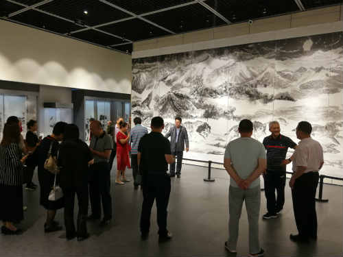 翰墨抒怀”中国书画院黑龙江分院书画作品展在齐齐哈尔博物馆开幕